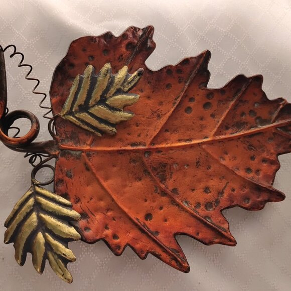 Lot of 2 Fall Items - Footed Metal Leaf Tray & Round Pine Cone Ball - Picture 3 of 8